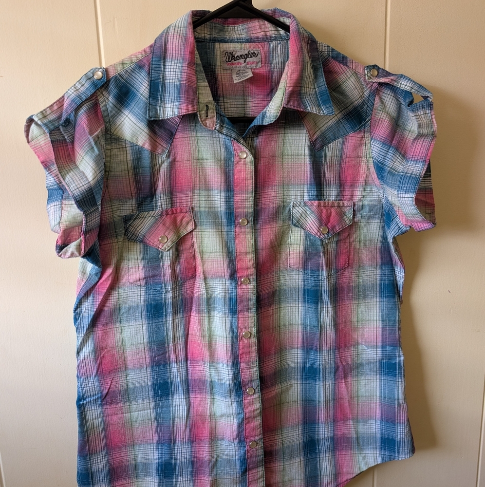 Wrangler Wrancher Pink 🩷 Blue 💙 Plaid Pearl Snaps Shirt
